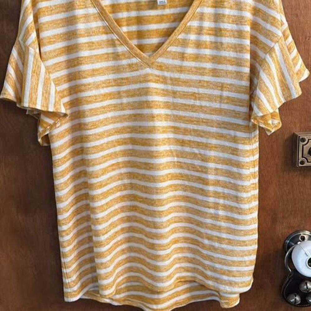 Short Sleeve V Neck Knit Yellow White Stripe Top Shirt Casual Women’s Medium